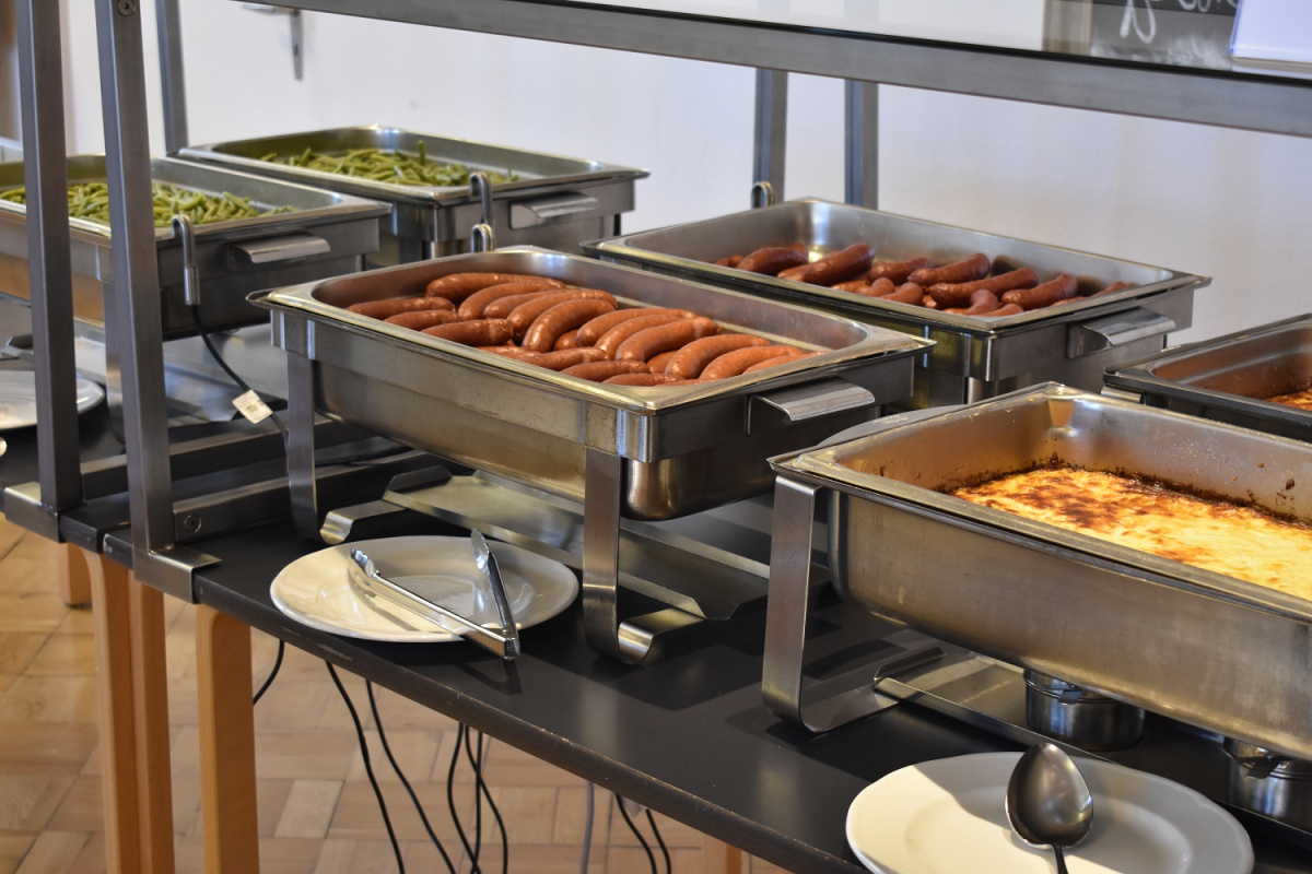 Buffet im Speisesaal