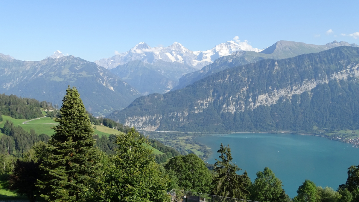 Eiger, Mönch und Jungfrau mit Thunersee
