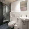 modern gestaltetes Badezimmer