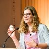 Eine Studentin informiert