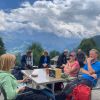 Gute Gemeinschaft bei Kaffee und Kuchen